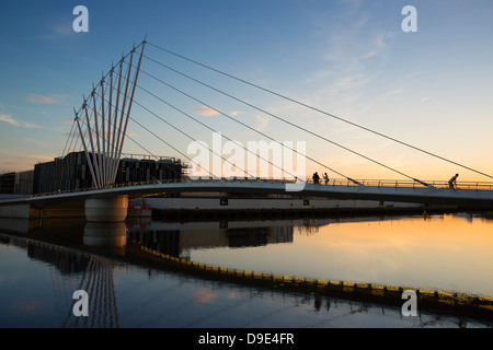 UK, Salford, Hängebrücke in der Media city Stockfoto