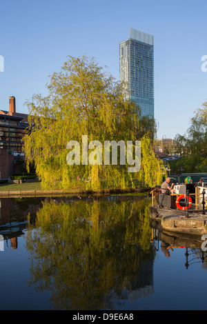 Großbritannien, Manchester, Castlefield, Bridgewater Canal und Beetham tower Stockfoto