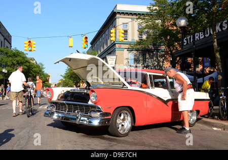 1956 Ford Fairlane am rollenden Skulptur Auto show 13. Juli 2012 in Ann Arbor, Michigan Stockfoto