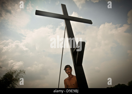 Ostern feiern, einschließlich der realen Kreuzigungen, in San Fernando, Philippinen Stockfoto