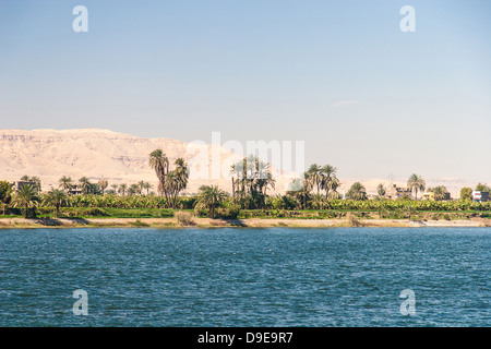 Wasserlandschaft am Nil in der Nähe von Luxor in Ägypten Stockfoto