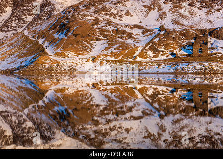 Kupfer der verlassenen mine Gebäude neben Llyn Llydaw neben an die Bergarbeiter Track, Snowdonia-Nationalpark, Wales, UK, Europa. Stockfoto