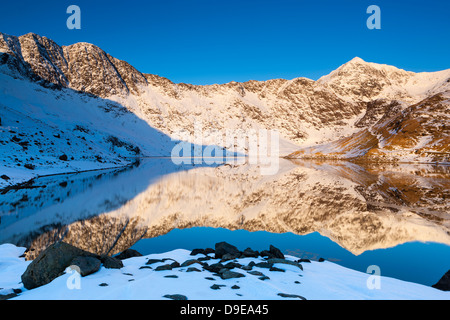 Der Snowdon Horseshoe über Llyn Sheetrim, Snowdonia-Nationalpark, Wales. Stockfoto