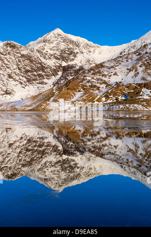 Der Snowdon Horseshoe über Llyn Sheetrim, Snowdonia-Nationalpark, Wales. Stockfoto