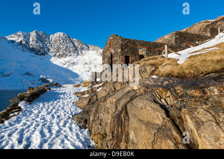 Kupfer der verlassenen mine Gebäude neben Llyn Llydaw neben an die Bergarbeiter Track, Snowdonia-Nationalpark, Wales, UK, Europa. Stockfoto