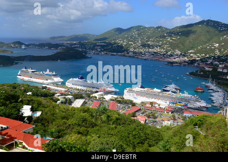 Kreuzfahrtschiffe in Charlotte Amalie Harbor St. Thomas Virgin Islands USVI Karibik uns Gebiet Stockfoto