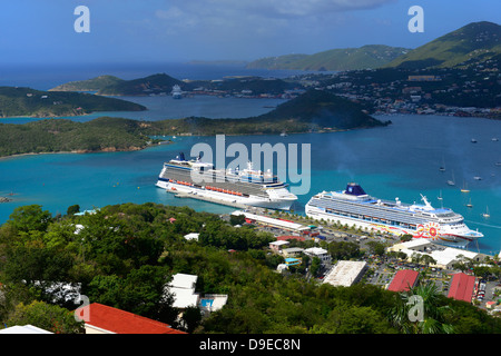 Kreuzfahrtschiffe in Charlotte Amalie Harbor St. Thomas Virgin Islands USVI Karibik uns Gebiet Stockfoto