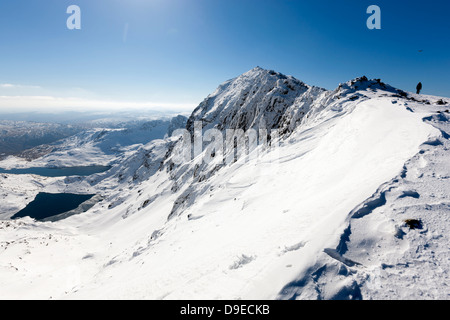 Blick vom Marker Säule an der Spitze der Pyg Spur in Richtung Gipfel der Snowdon (Yr Wyddfa). Stockfoto