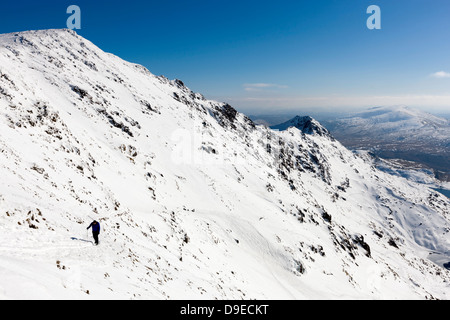 Blick vom Marker Säule an der Spitze der Pyg Spur in Richtung Garnedd Ugain, Snowdonia-Nationalpark, Wales, UK, Europa. Stockfoto