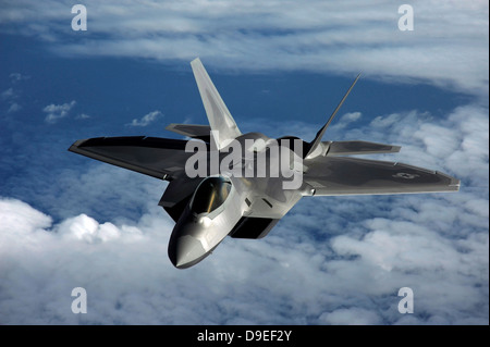 17. Februar 2010 - fliegt A US Air Force f-22 Raptor Flugzeuge in der Nähe von Guam. Stockfoto