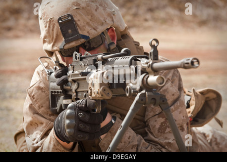 Ein Trupp automatische Waffe Gunner sorgt für Sicherheit. Stockfoto