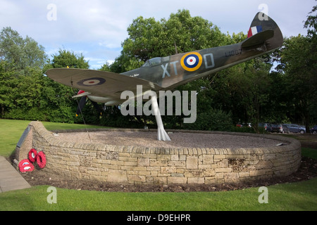 Spitfire Fighter Aircraft blau Peter Memorial Flughafen Edinburgh Stockfoto