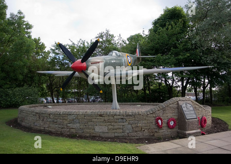 Spitfire Fighter Aircraft blau Peter Memorial Flughafen Edinburgh Stockfoto