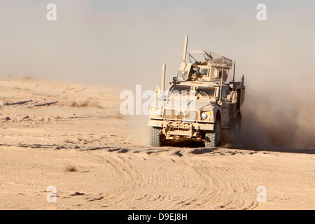 Eine Oshkosh M-ATV Mine Resistant Ambush Protected All - Terrain-Fahrzeug. Stockfoto