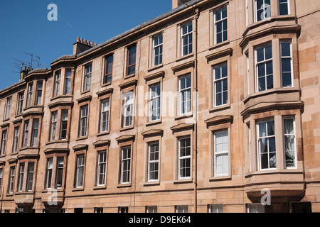 Eine typische Glasgow tenament nus Sandsteinblock. Stockfoto