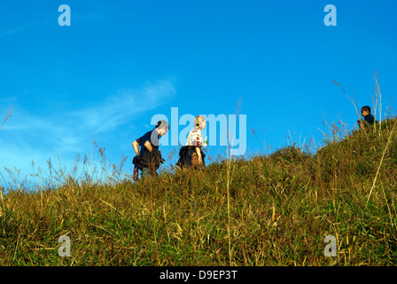 Ausländische Touristen über Ponmudi Peak, dem großen Hügel-Station und touristische Attraktion in Western Ghats von Kerala Indien Stockfoto