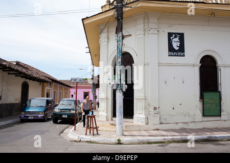 Eine Bar namens Imagine nach John Lennon von den Beatles auf Penny Lane in Grenada, Nicaragua Stockfoto