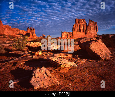 Sonnenaufgang am Courthouse Wash entlang der Parkstraße im Arches National Park in der Nähe von Moab, Utah Stockfoto