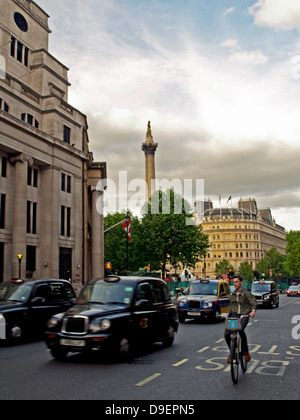 Blick auf Nelsons Säule, Trafalgar Square, London, England, Vereinigtes Königreich Stockfoto