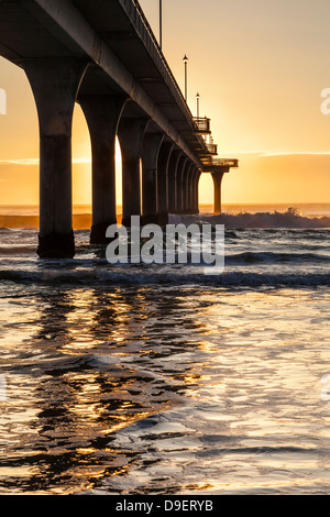 New Brighton Pier, Christchurch, New Zealand - Pier in New Brighton, Christchurch, New Zealand, bei Sonnenaufgang. Stockfoto