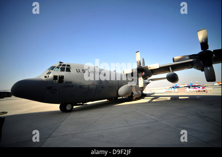 US-Luftwaffe c-130 Hercules ist auf dem Display während der Bahrain International Air Show 2012 Shakir Luftwaffenstützpunkt in Bahrain. Stockfoto