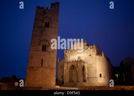 Chiesa Madre und Bell Tower in Erice auf Sizilien. Stockfoto