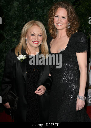 Jacki Weaver und Melissa Leo QVC Red Carpet Style Party statt im Four Seasons Hotel - Ankunft Los Angeles, Kalifornien - 25.02.11 Stockfoto