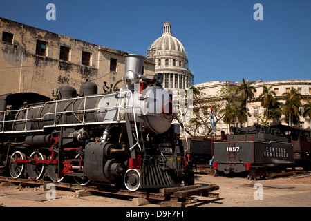 alte Lok und dem Kapitol in Havanna, Kuba, Karibik Stockfoto