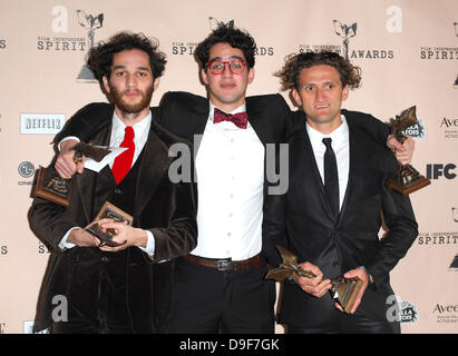Benny Safdie, Josh Safdie und Casey Neistat 2011 Film Independent Spirit awards statt am Strand von Santa Monica - Presse Raum Los Angeles, Kalifornien - 26.02.11 Stockfoto