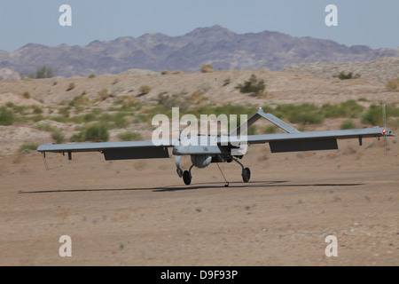 Eine RQ-7 b Schatten unbemannten bereitet zu landen. Stockfoto