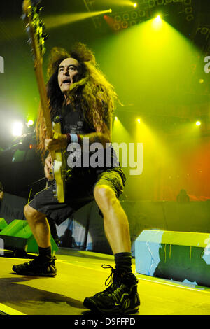 Berlin, Deutschland. 18. Juni 2013. Iron Maiden Konzert in der O2 World. Berlin. Bildnachweis: Dpa picture Alliance/Alamy Live News Stockfoto