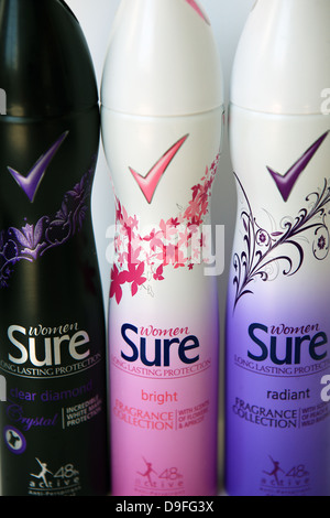 Frau Spraydosen Achsel Deo Stockfoto