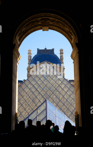 Pyramide des Louvre, Paris, Frankreich Stockfoto