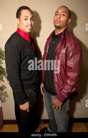 Travis Beckum (Tight End von den New York Giants) & Andrew Quarles (Tight-End von den Green Bay Packers, Super Bowl Champions 2011) The Mezzanine Spa In Soho Re-opening Party - Ankünfte 62 Crosby Street New York City, USA - 02.03.11 Stockfoto