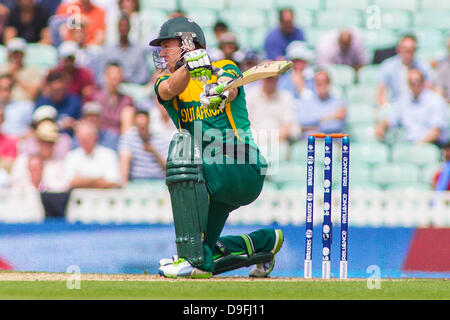 London, UK. 19. Juni 2013. Südafrikas AB de Villiers (c Stockfoto