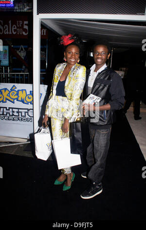 Shingai Shoniwa Pokemon Black And White Launch-Party - Abflüge London, England - 03.03.11 Stockfoto