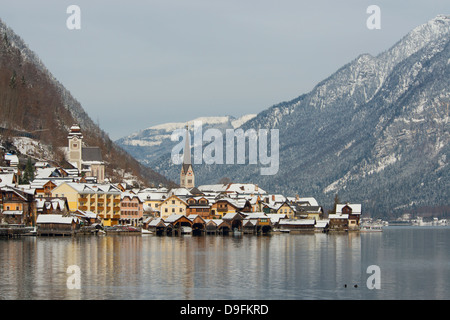 Die Stadt von Hallstatt, UNESCO-Weltkulturerbe am Halstatter See in der Hallstatt und Region Dachstein, Österreich Stockfoto