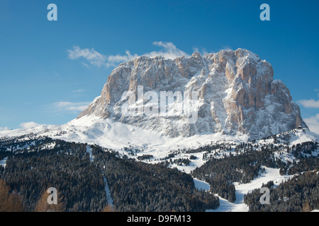 Ein Winter-Blick auf den Langkofel Mountain in den Dolomiten in Südtirol, Stockfoto