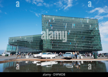 Harpa Konzerthaus und Konferenzzentrum, die Glasfassade von Olafur Eliasson entworfen und Henning, Reykjavik, Island Stockfoto