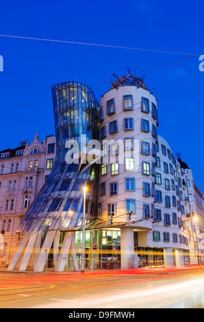 Fred und Ginger Tanzschule, Tanzhaus, entworfen von Frank O Geary, Prag, Tschechische Republik Stockfoto