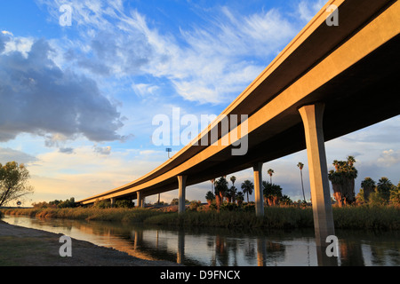 Interstate 8 Brücke über den Colorado River, Gateway Park, Yuma, Arizona, USA Stockfoto