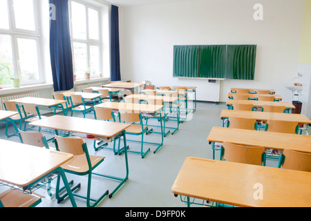 Prag - leere Klassenzimmer am staatlichen Gymnasium / High School Jana Keplera Stockfoto