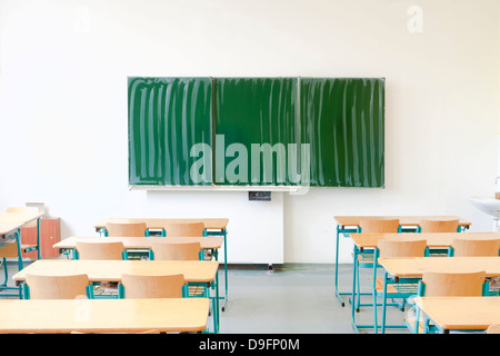 Prag - leere Klassenzimmer am staatlichen Gymnasium / High School Jana Keplera Stockfoto