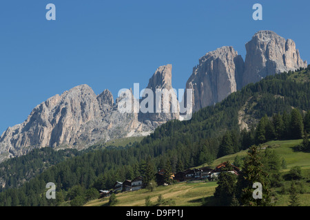 Die dramatische Langkofel Berge der Dolomiten in der Nähe von Canazei, Trentino-Alto Adige, Italien Stockfoto