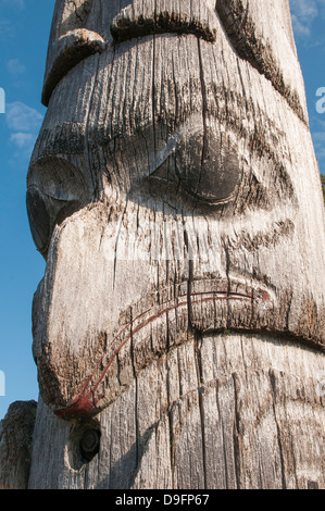 Erste Nation-Totempfahl am Gerichtsgebäude in Prince Rupert, Britisch-Kolumbien, Kanada Stockfoto