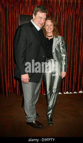 John Goodman und Melissa Leo The New-York-Premiere von "Red State" in Radio City Music Hall - Ankunft New York City, USA - 05.03.11 Stockfoto