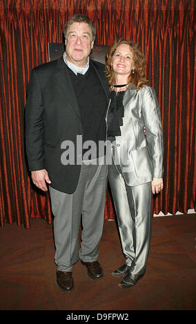 John Goodman und Melissa Leo The New-York-Premiere von "Red State" in Radio City Music Hall - Ankunft New York City, USA - 05.03.11 Stockfoto