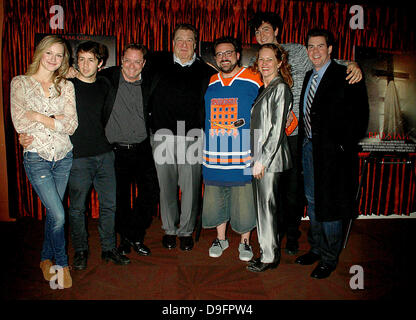 Kerry Bishe, Michael Angarano, Stephen Root, John Goodman, Regisseur Kevin Smith, Melissa Leo, Nicholas Braun und Ralph Garman The New-York-Premiere von "Red State" in Radio City Music Hall - Ankunft New York City, USA - 05.03.11 Stockfoto