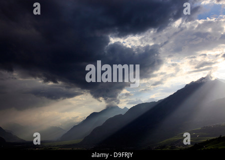 Sommersturm clearing über die Berge der Region, Schweizer Alpen, Wallis Schweiz Stockfoto