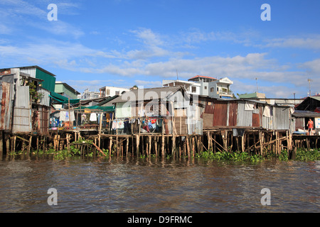 Stelzenläufer Häuser direkt am Wasser, Can Tho, Mekong River, Mekong-Delta, kann Tho Provinz, Vietnam, Indochina, Südost-Asien Stockfoto